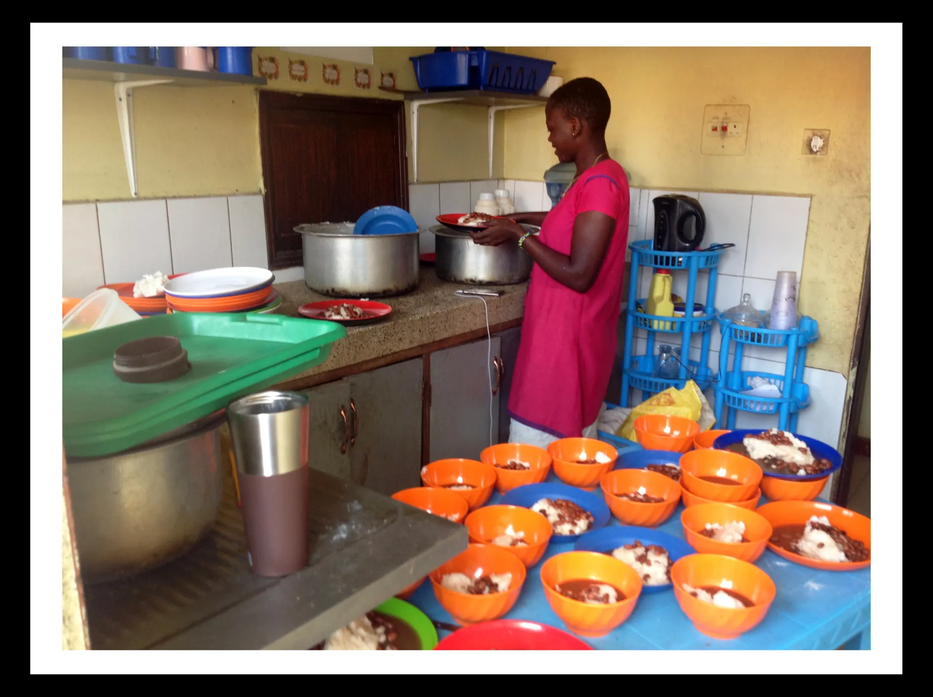 Volunteers in action at Lar Benedi
